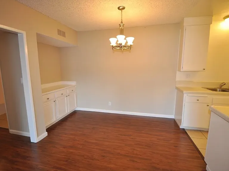 25052 Walnut St — Photo 6