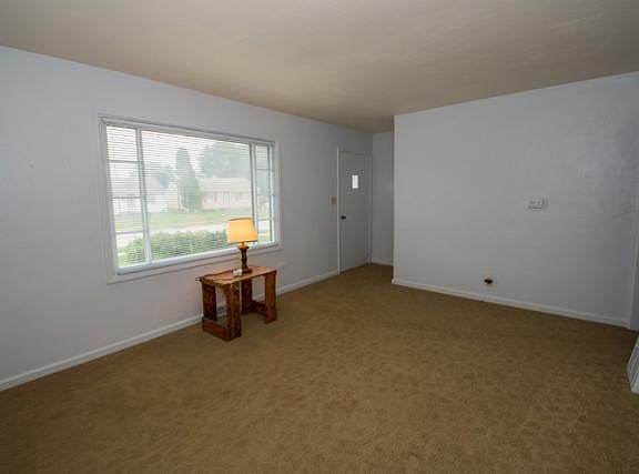 4th image of 171 Burbank Ave