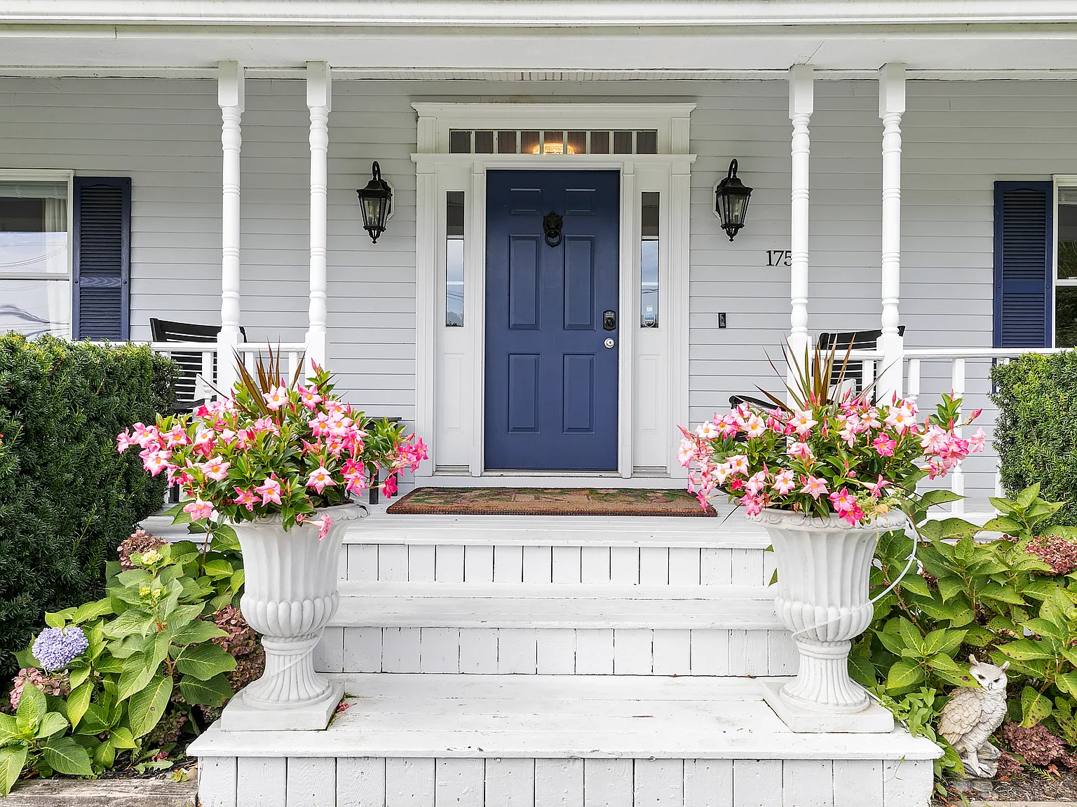 Serene Summer Retreat in Water Mill! — Photo 1