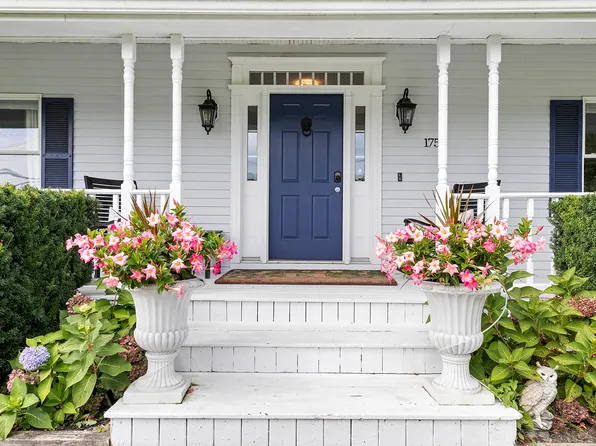 https://photos.zillowstatic.com/fp/48b01753d297438c4a07056ef48663aa-p_e.webp