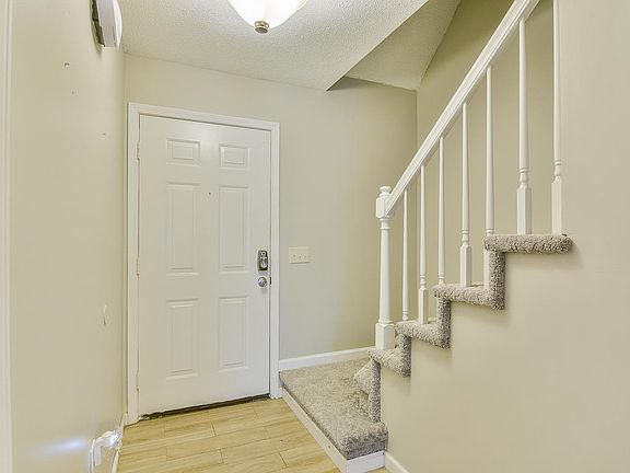 3rd image of 1004 Milton Ct #1004