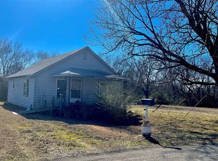 1020 W Creek Ave, Checotah, OK 74426