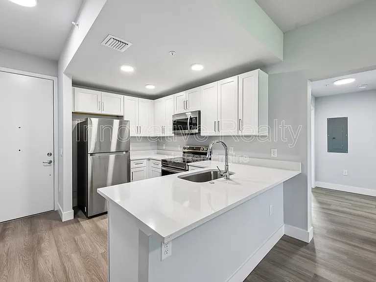 Las Palmas Apartments — Photo 15