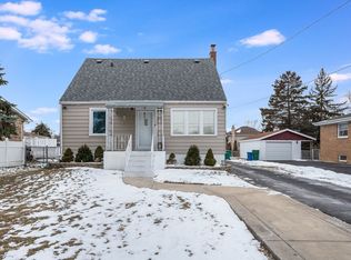 8254 Linder Ave, Burbank, IL 60459