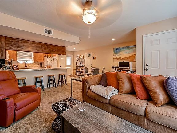 5th image of 101 Laurie Ln