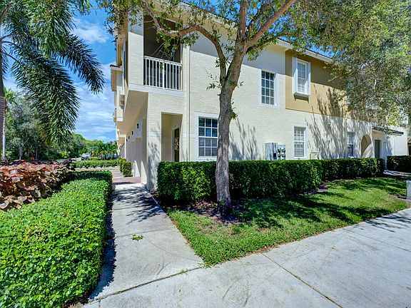5th image of 3051 SE Lexington Lakes Drive #203