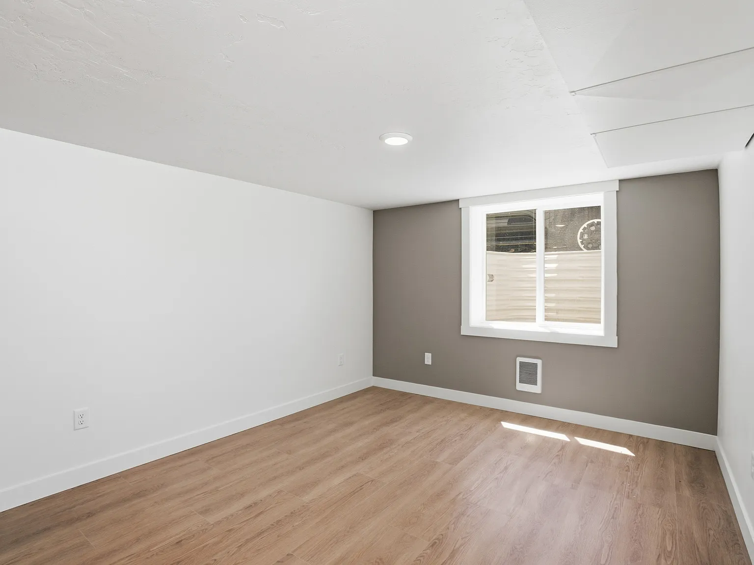 941 Edith St — Photo 4