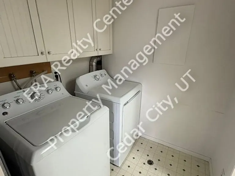 563 S 940 W — Photo 11