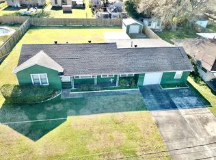 2715 2nd Ave, Groves, TX 77619