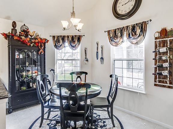 3rd image of 877 Knollwood Cir #1