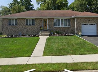 4 Roseda Dr, Totowa, NJ 07512