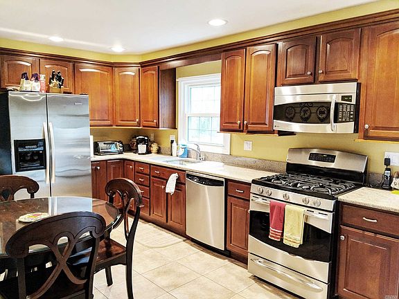 5th image of 62 Stephen Dr