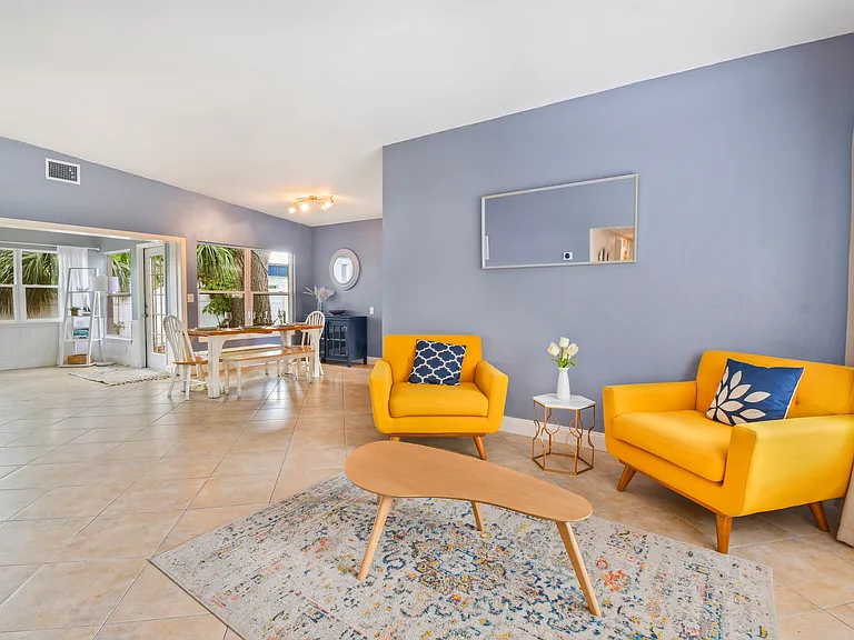 2420 Mineola Dr S — Photo 21