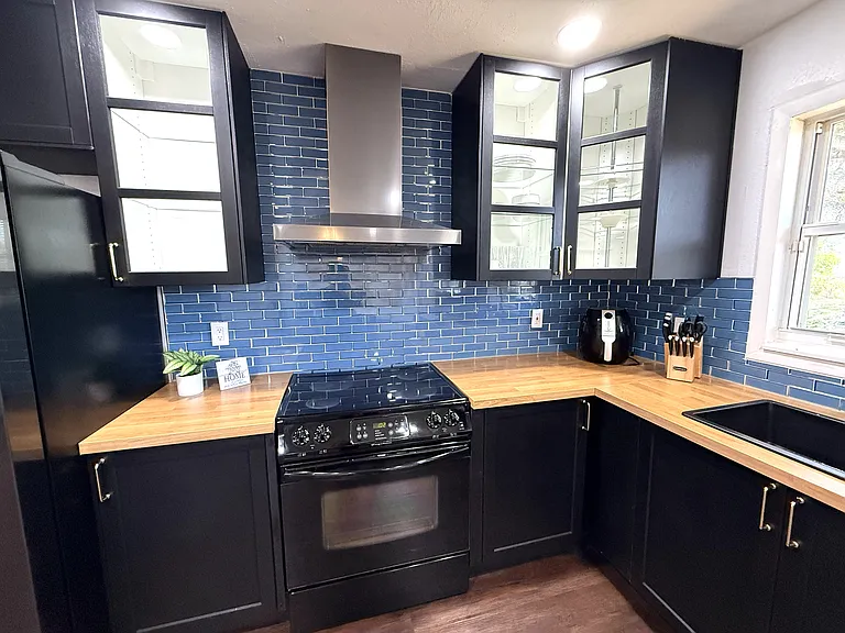 668 Hampton Dr NE — Photo 13