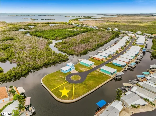 2950 Trawler Ln, Saint James City, FL 33956