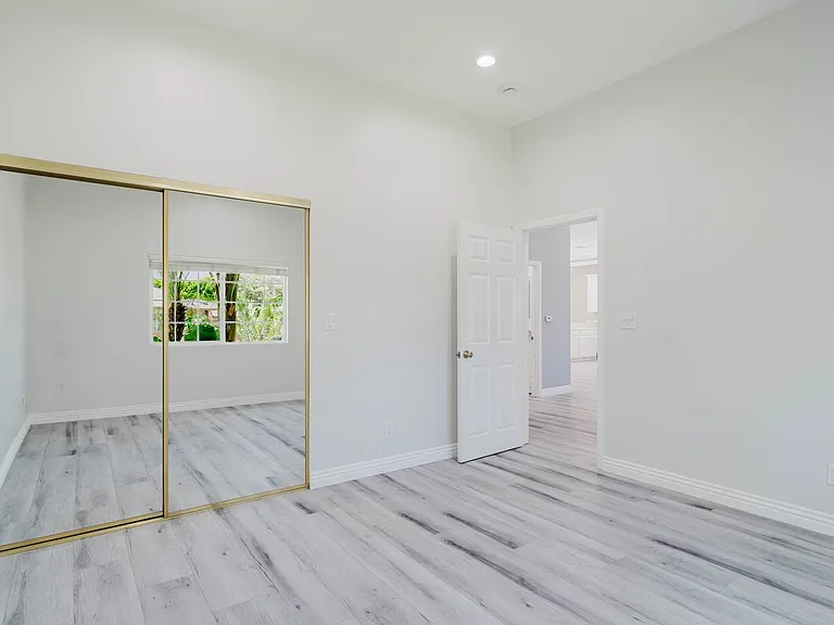 17908 Califa St — Photo 19