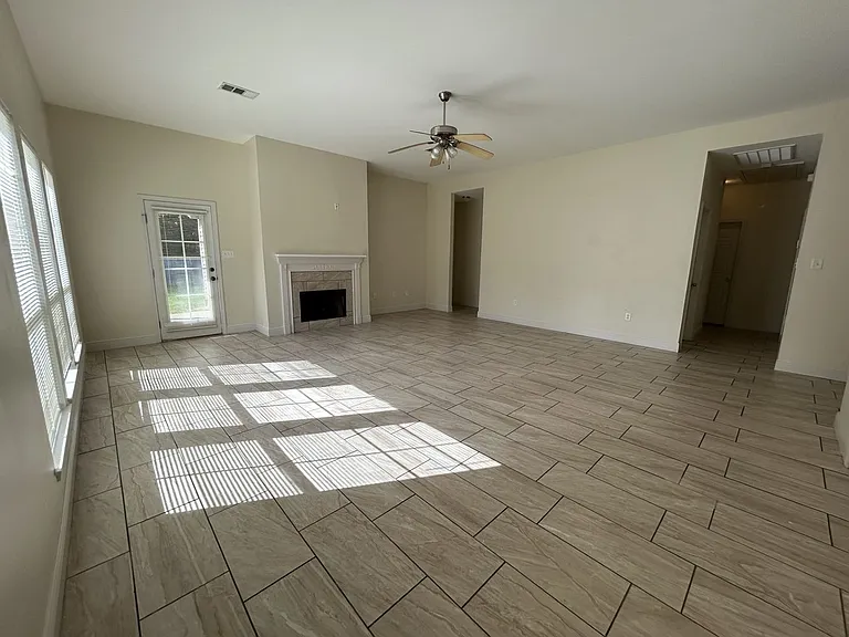 23983 Terrace Ave — Photo 9