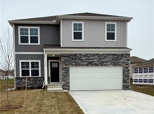 11008 E Ridge Ct, Peculiar, MO 64078