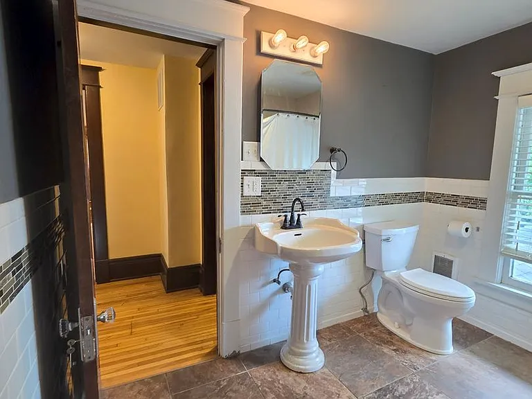 670 Ottawa Ave — Photo 6