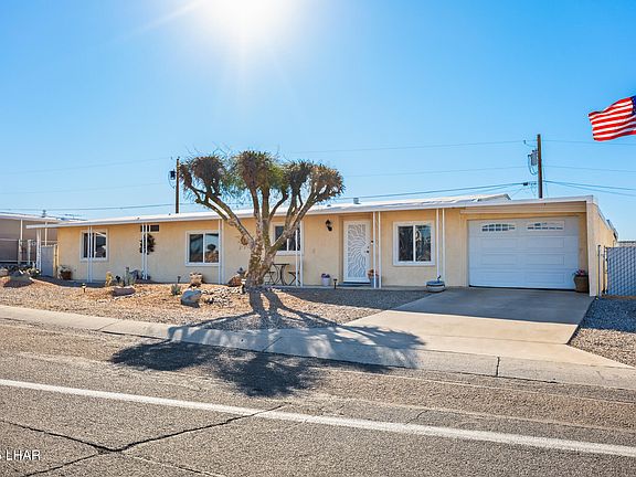 2nd image of 3031 Lake Dr