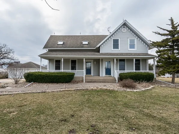 10602 140th St W, Taylor Ridge, IL 61284