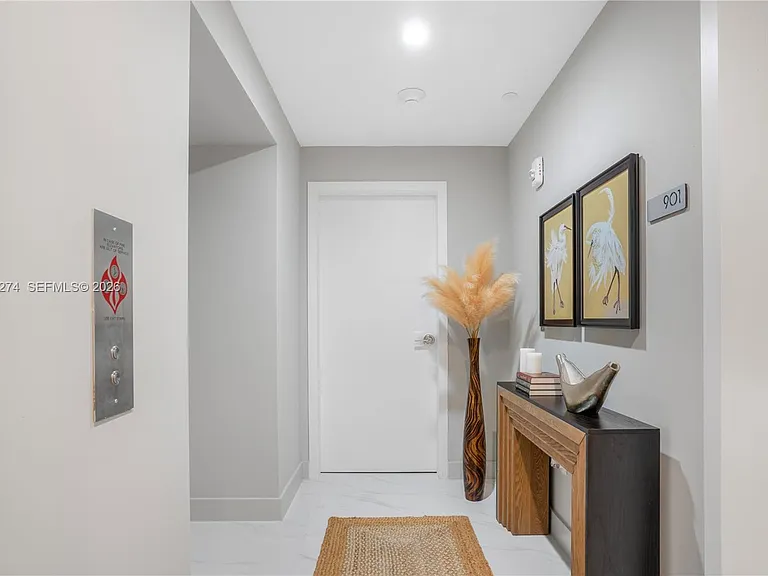 700 NE 24th St #901 — Photo 2
