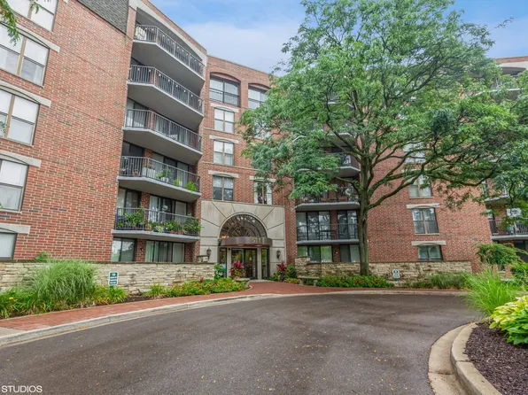 511 Aurora Ave Unit 209, Naperville, IL 60540