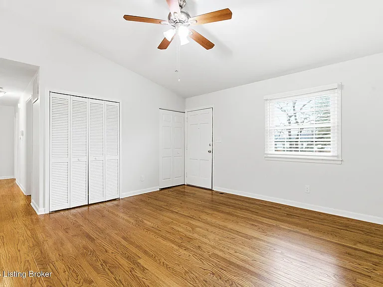 2403 Silverbrook Ave — Photo 7