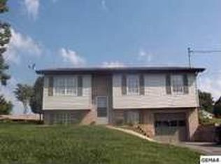 1232 Sandstone Ln, Dandridge, TN 37725