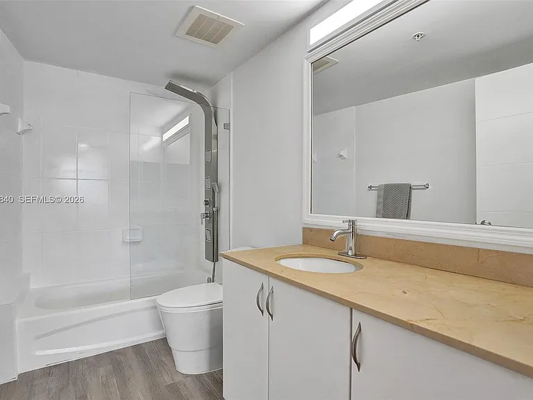 1750 N Bayshore Dr #3802 — Photo 10