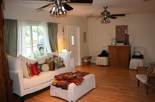 Beautiful Home 4bed/3.5bath pool home