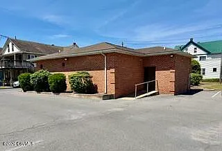 216 N 6th St