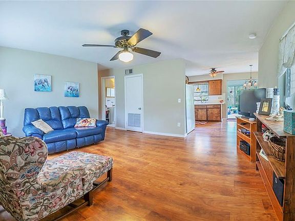 4th image of 606 Willis Ave