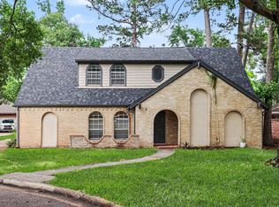 2 Queens Ct, Conroe, TX 77304