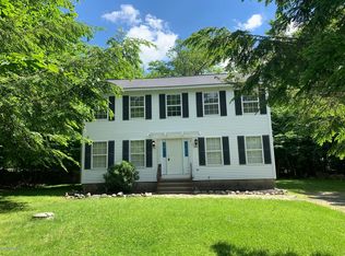 9700 Stony Hollow Dr, Tobyhanna, PA 18466