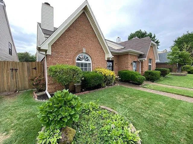 1633 Smokehouse Dr — Photo 2