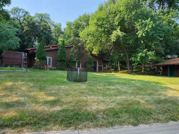 625 1/2 5th St SE, Minot, ND 58701