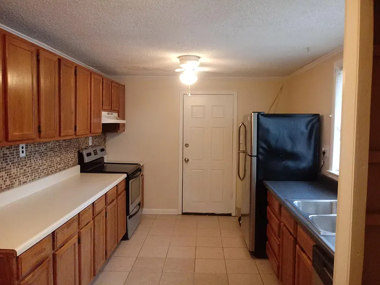 139 Eagan Cir — Photo 2