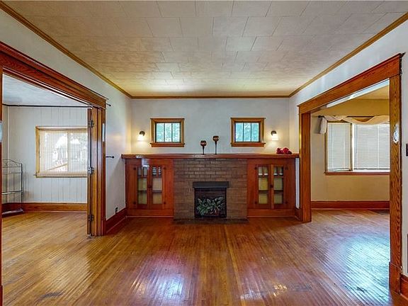 4th image of 415 Willett St