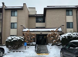 1640 Highway 36 W APT 345, Roseville, MN 55113