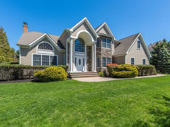 https://photos.zillowstatic.com/fp/48b08afe69b367a1c61e987d2f6293ab-p_e.webp
