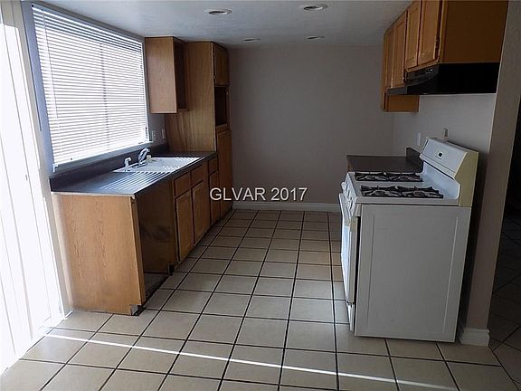 5th image of 4305 Chirr Ln