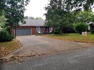 1919 E Meadow Dr, Springfield, MO 65804