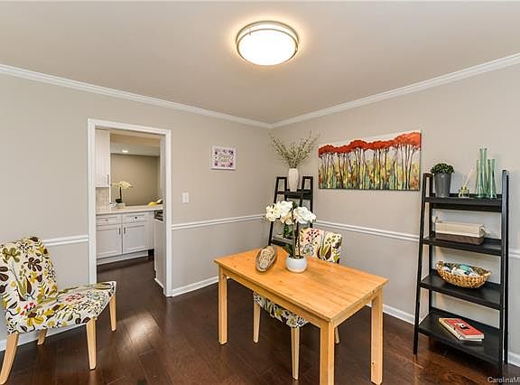 4th image of 328 W 6th St APT 5