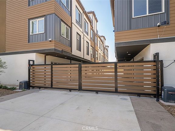 4th image of 6829 N Haskell Ave
