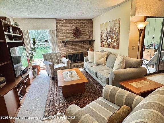 3rd image of 1285 Chartwell Carriage Way N