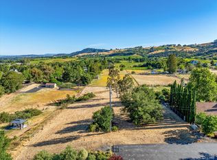 753 Dragonfly Ln, Healdsburg, CA 95448