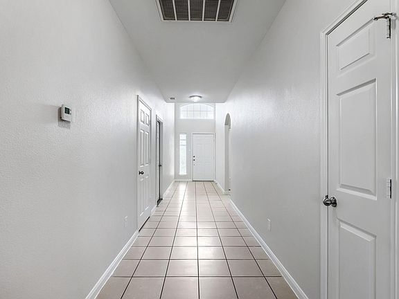 5th image of 324 Meadow View Ln