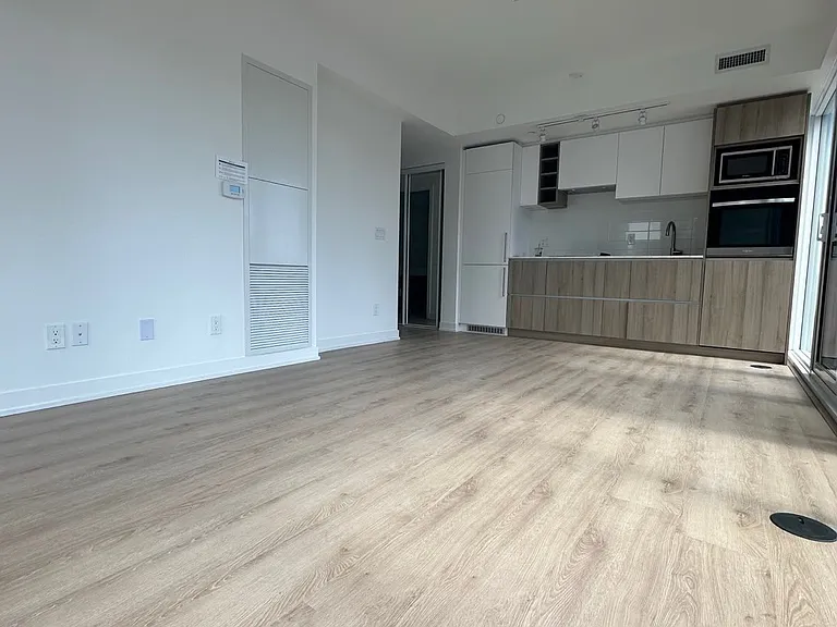 319 Jarvis St #702 — Photo 2