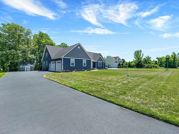 3rd image of 657 Golf Links Ln